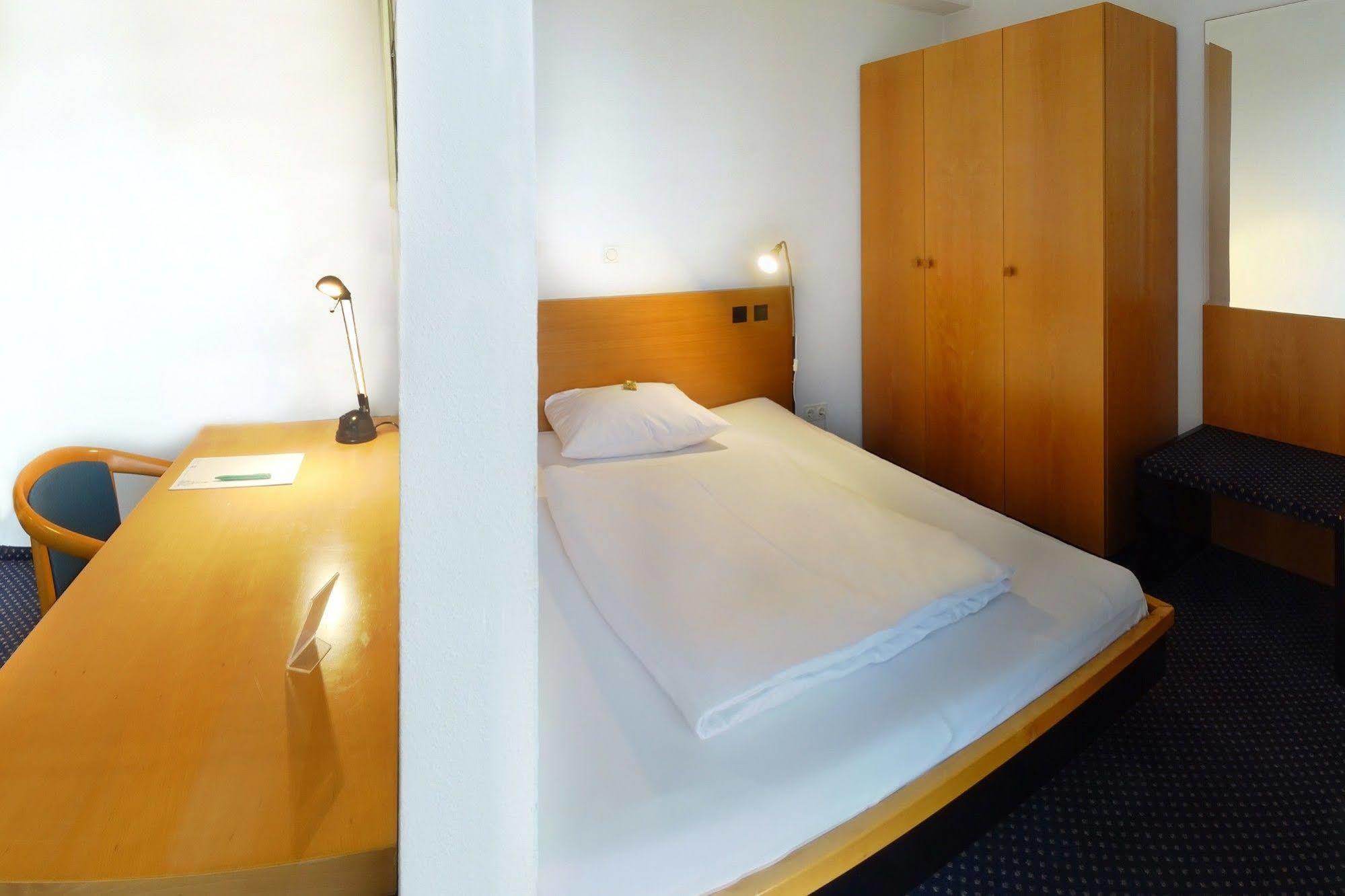 Plaza Suites Ruesselsheim Exterior photo