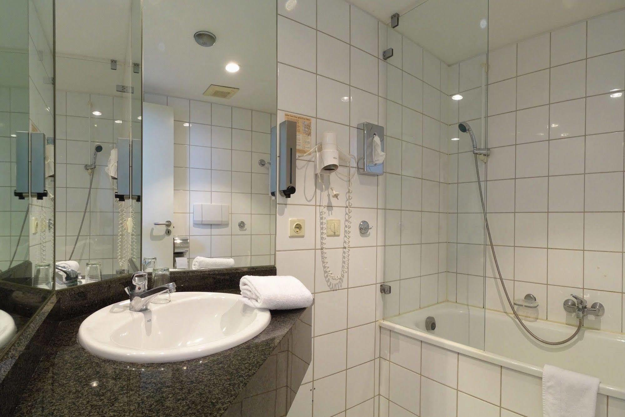 Plaza Suites Ruesselsheim Exterior photo